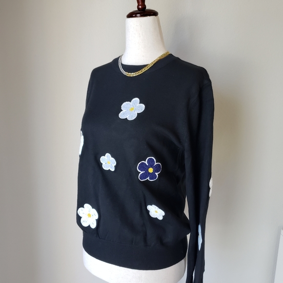 Crewneck Pullover Sweater with Colorful Embroidered Daisy Flowers - Picture 3 of 13